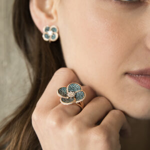 Volcanic Flower Collection Ring with diamonds