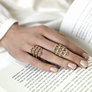 Peristeriones Collection Ring with diamonds