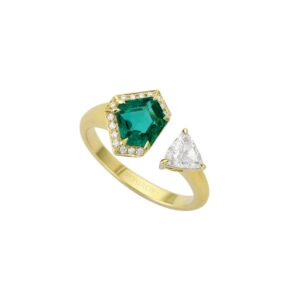 Emerald ring in yellow gold 18k with white diamonds